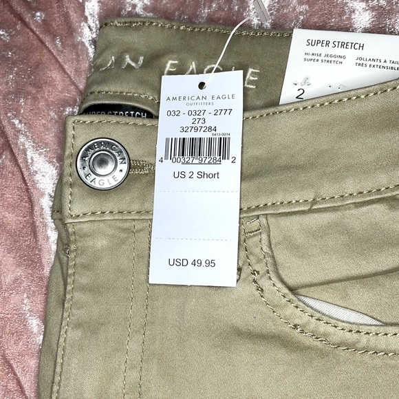 American Eagle US 2 Short Khaki Pants - Picture 3 of 3